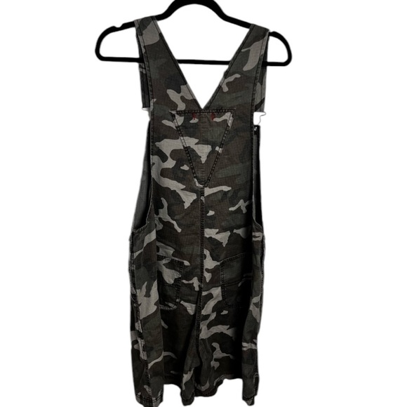 Size 32 Women’s urban outfitters BDG camp shorts overalls in excellent condition - Picture 3 of 3